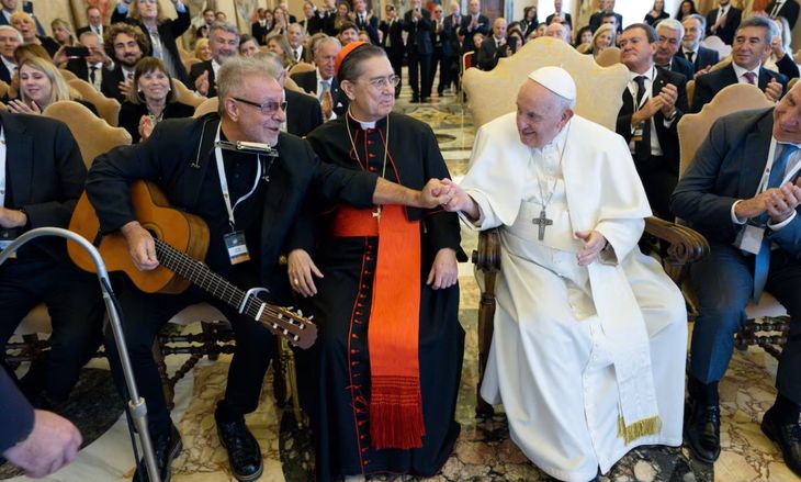 El Papa Francisco recibió a León Gieco