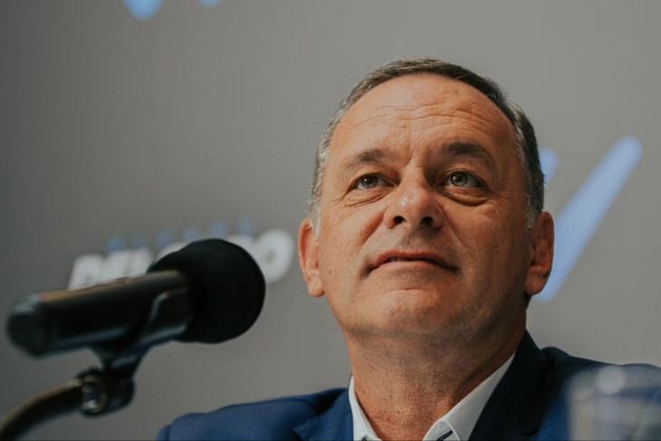 El precandidato presidencial Álvaro Delgado cuestionó al Frente Amplio por sus posturas sobre Pluna y Venezuela.