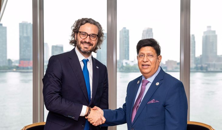 El canciller Santiago Cafiero con su par de Bangladesh, Abul Kalam Abdul Momen.