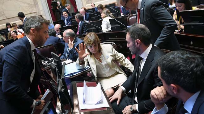 Patricia Bullrich, junto a otros legisladores afines al Gobierno.