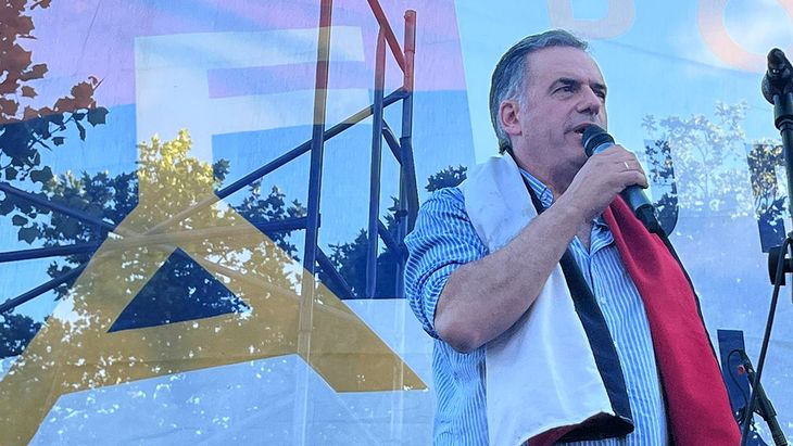 El exintendente de Canelones, Yamandú Orsi, desmintió la acusación en su contra de golpear a una mujer trans.