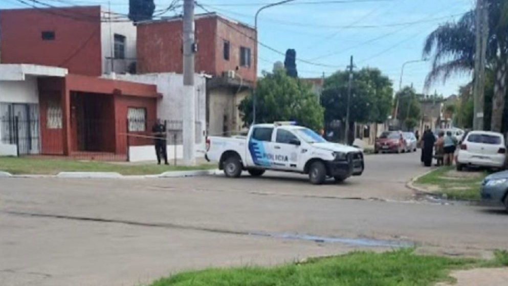 Tensión en una escuela de González Catán: llevó un arma en la mochila y se disparó