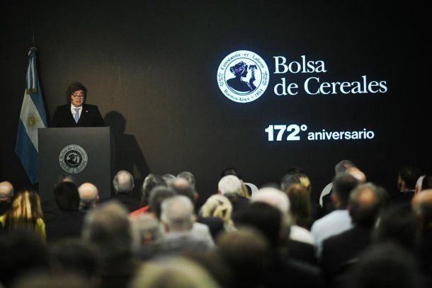 javier milei en la bolsa de cereales 1