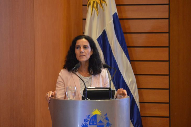 La titular del Ministerio de Economía y Finanzas, Azucena Arbeleche, defendió la situación fiscal uruguaya de las críticas del Frente Amplio.