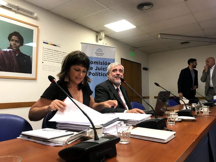 Comisión de juicio político a la Corte.