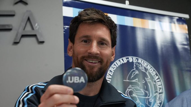 La UBA le entregó el doctorado Honoris Causa a Messi: A partir de ahora me pueden decir doctor