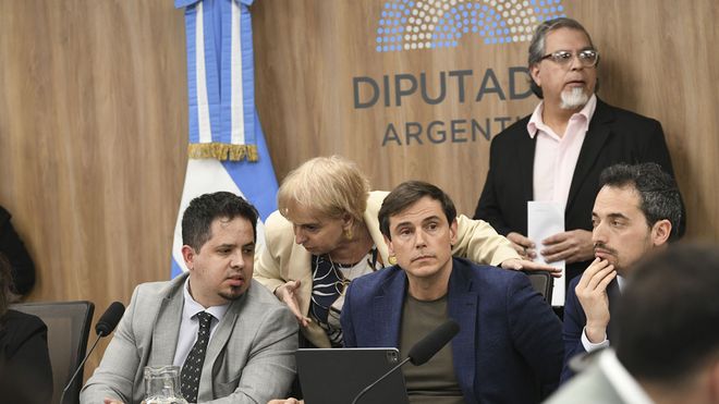 Diputados debate la crisis industrial y el endeudamiento familiar
