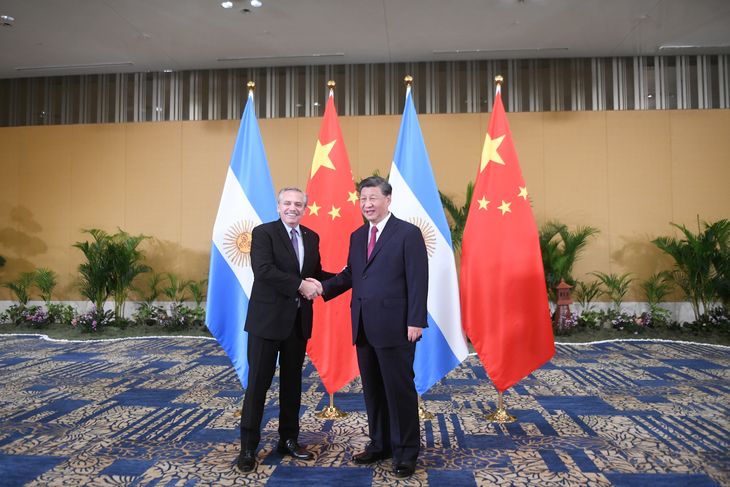 Alberto Fernández con Xi Jinping, su par chino, en la Cumbre del G20.