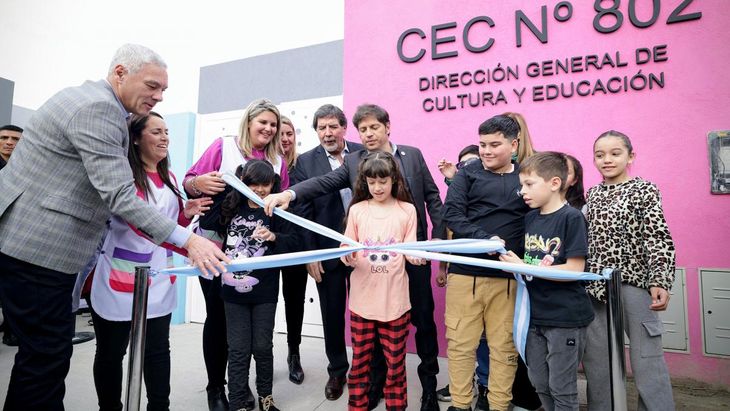 En la inauguración de un edificio escolar, Kicillof criticó las propuestas de la derecha