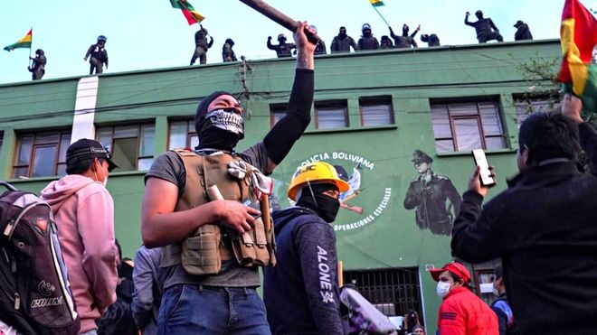 Crece la tensión en Bolivia tras una nueva jornada de protestas y represión en La Paz