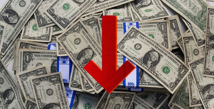 El dólar no detiene su caída y cerró muy cerca de los 38 pesos, según la cotización del Banco Central del Uruguay.