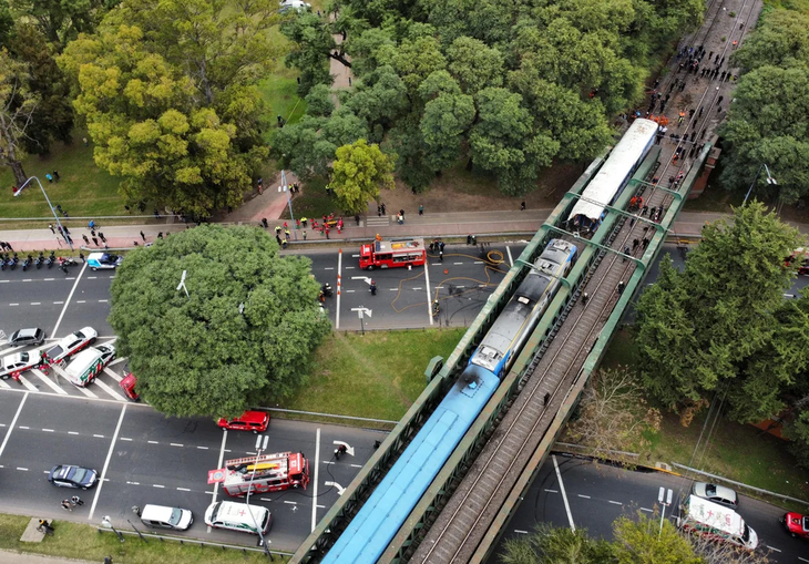 Una choque de trenes dejó cerca de cien personas heridas este viernes por la mañana