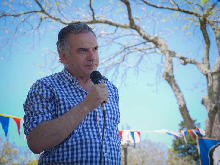 El Frente Amplio respaldó a Yamandú Orsi tras la denuncia y pidió mantener un debate respetuoso en la campaña.