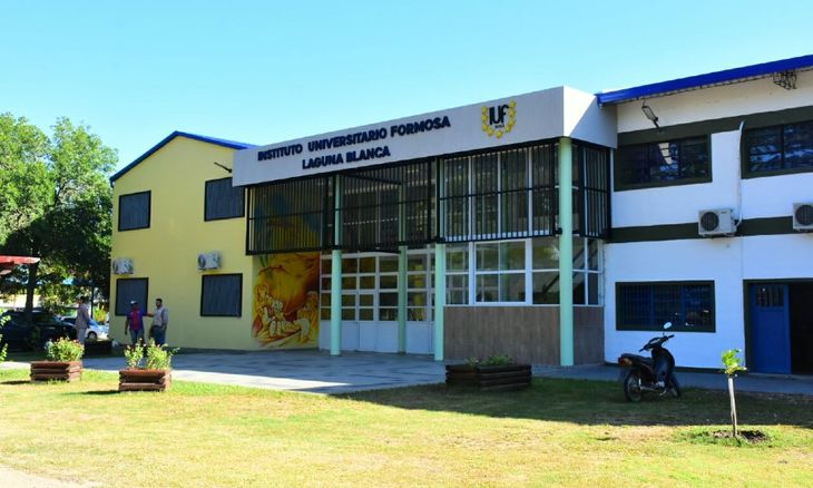 Universidad de la Laguna Blanca en Formosa.