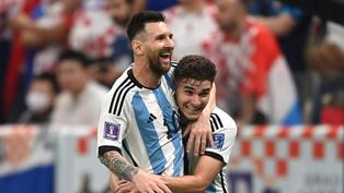 messi y julian alvarez nominados a los premios the best