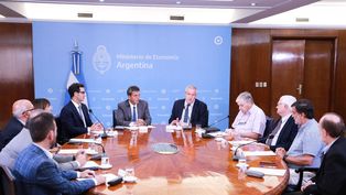 El ministro de Economía, Sergio Massa, junto al ministro de Educación, Jaime Perczyk.