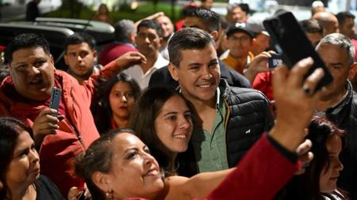 Santiago Peña, candidato del oficialismo paraguayo, obtuvo el 43,55% de los votos.