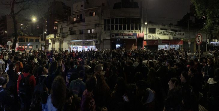 Vigilia y asamblea en Puan de cara a la marcha universitaria.