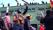 crece la tension en bolivia tras una nueva jornada de protestas y represion en la paz