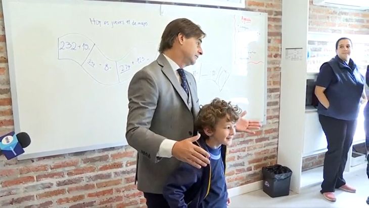 El presidente uruguayo Luis Lacalle Pou recibió una incómoda pregunta por parte de un niño del Instituto Impulso sobre la crisis del agua.&nbsp;&nbsp;