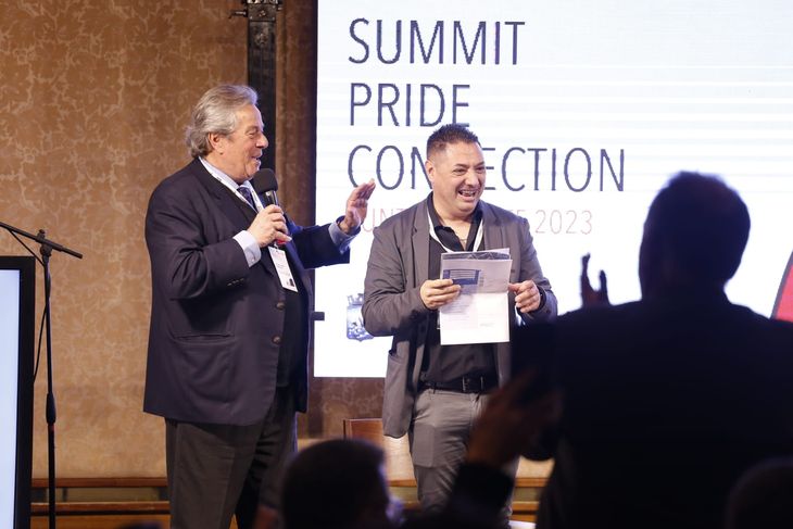 El intendente de Maldonado, Enrique Antía, junto al presidente Cámara de Comercio y Negocios LGBT de Uruguay, Adrián Russo.