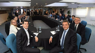 Los gobernadores oficialistas se reunieron con Sergio Massa