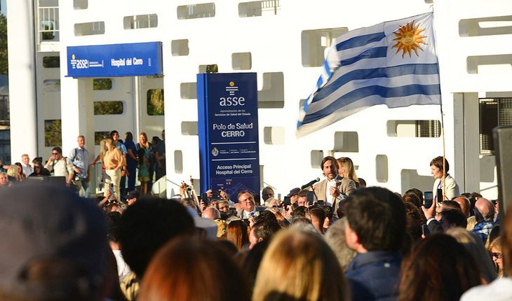 Entre protestas, Lacalle Pou realizó un acalorado discurso durante la inauguración del Hospital del Cerro.
