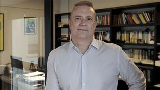 andres gil dominguez: tenemos un gobierno autocratico