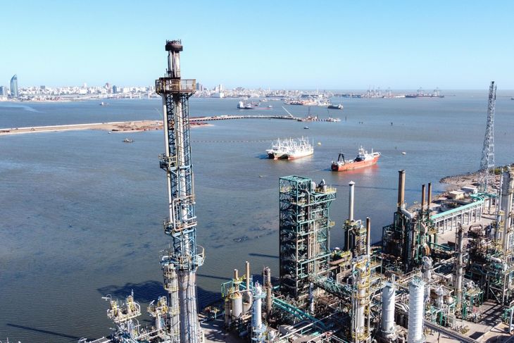 Refinería La Teja, la más importante de la petrolera estatal uruguaya.