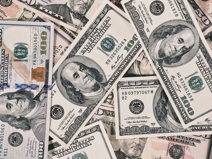 El dólar espera abrir con mejoras luego de acercarse a los $38 el viernes pasado.&nbsp;