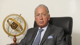 Funes de Rioja, presidente de la UIA.
