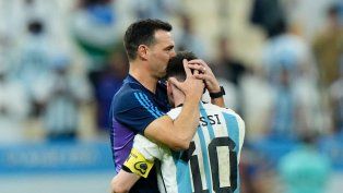 El DT de la Selección Argentina, Lionel Scaloni con Messi.