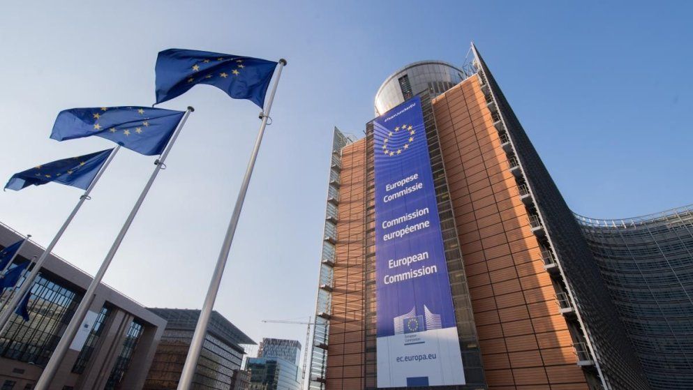 La Unión Europea busca limitar el acceso a redes sociales para menores de edad