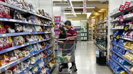 Por la caída del poder adquisitivo las familias priorizan las compras de alimentos.&nbsp; 