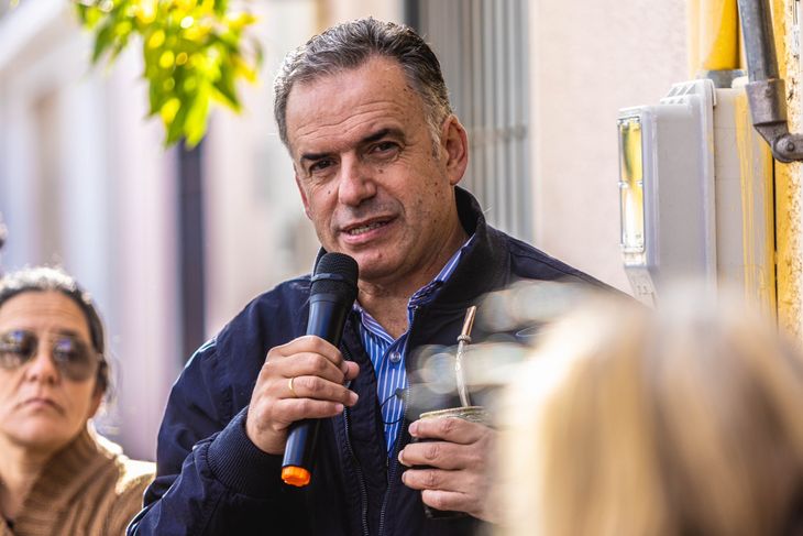 El precandidato presidencial del Frente Amplio, Yamandú Orsi.