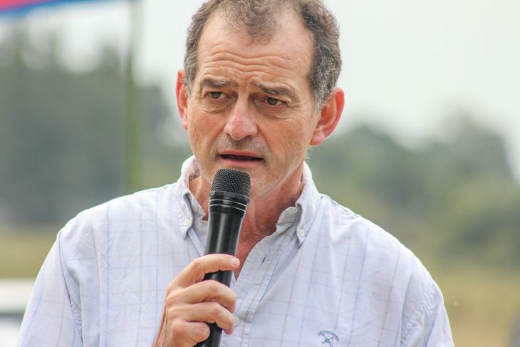 Guido Manini Ríos aseguró que Cabildo Abierto ya tiene la mitad de las firmas para el plebiscito por deudores en Uruguay.