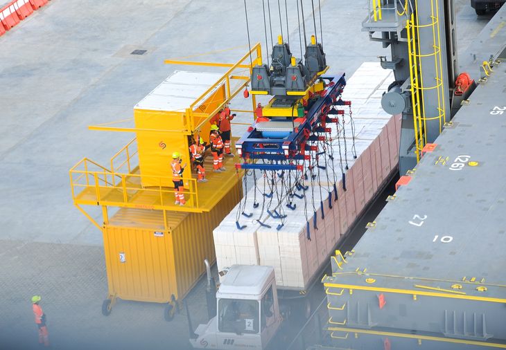 El primer despacho completo de celulosa de UPM2 partió del Puerto de Montevideo.