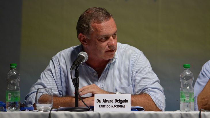 Álvaro Delgado consideró que hay una operación política detrás de la filtración de chats entre el presidente Luis Lacalle Pou y Alejandro Astesiano.