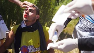 Empleados de Joe Lewis agredieron a manifestantes en Lago Escondido.