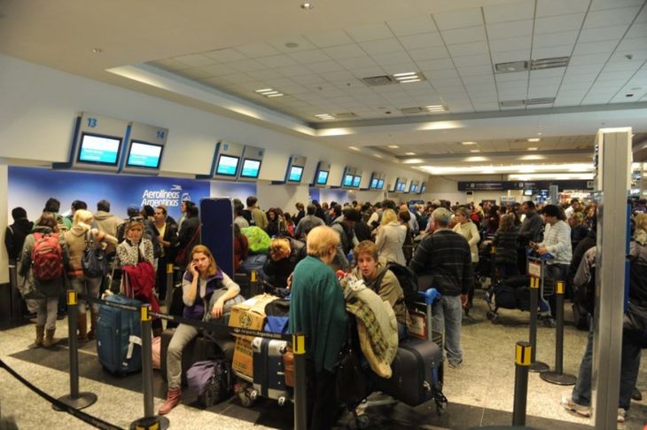 Demoras y cancelaciones en Aeroparque tras el paro sorpresivo.