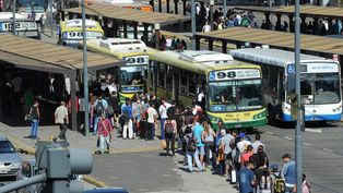 feriado del 12 de octubre: como funcionaran los bancos y el transporte publico