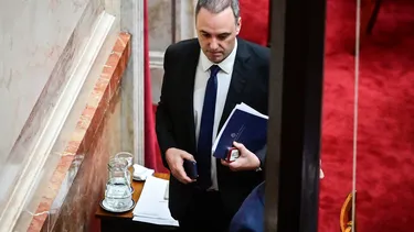 Dos testigos declararon que le dieron su tarjeta a Adorni para compras personales