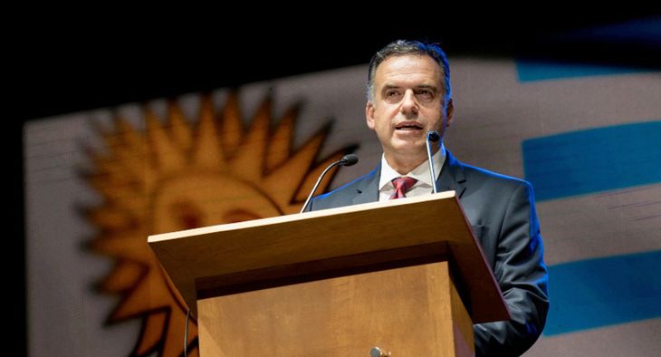 La mujer trans que denunció a Yamandú Orsi dijo haberlo reconocido hace un mes, en el marco de la campaña presidencial en Uruguay.