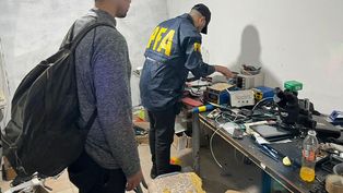 cayo la banda acusada de 30 amenazas de bomba