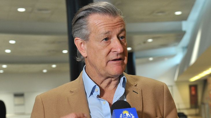 El precandidato presidencial del Partido Colorado, Gabriel Gurméndez, presentó a su equipo económico junto a varias propuestas.