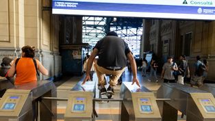 Convocan a saltar los molinetes este viernes como forma de protesta