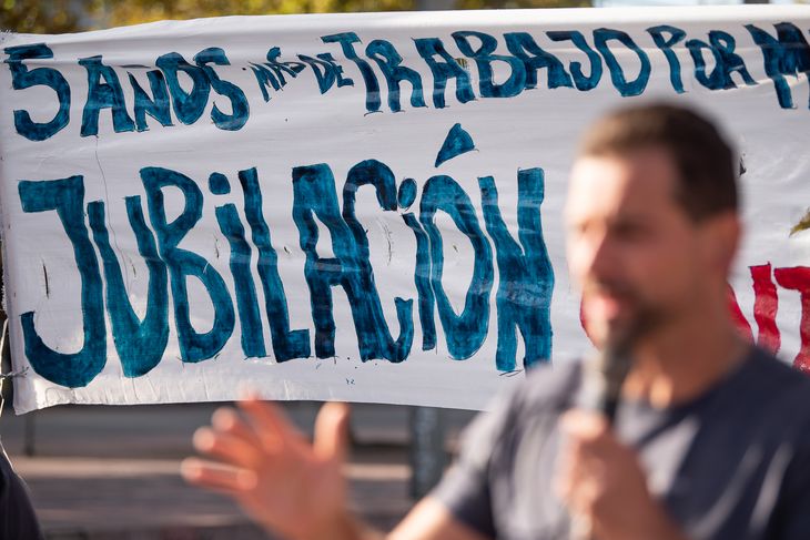 El PIT-CNT busca una reforma constitucional como respuesta a la ley de reforma de la seguridad social en Uruguay.