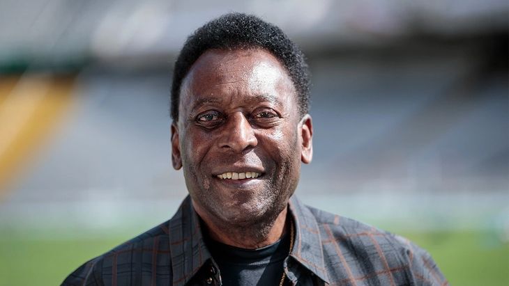 Sigue complicada la salud de Pelé.