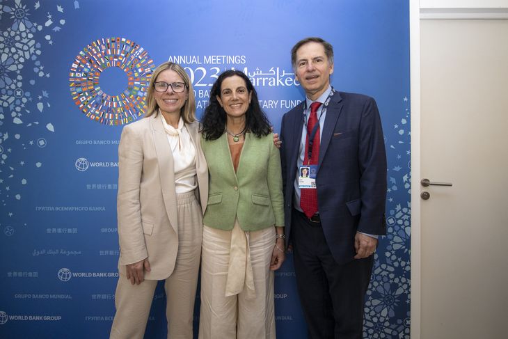 La directora de operaciones del BM, Anna Bjerde, y la ministra del MEF, Azucena Arbeleche.