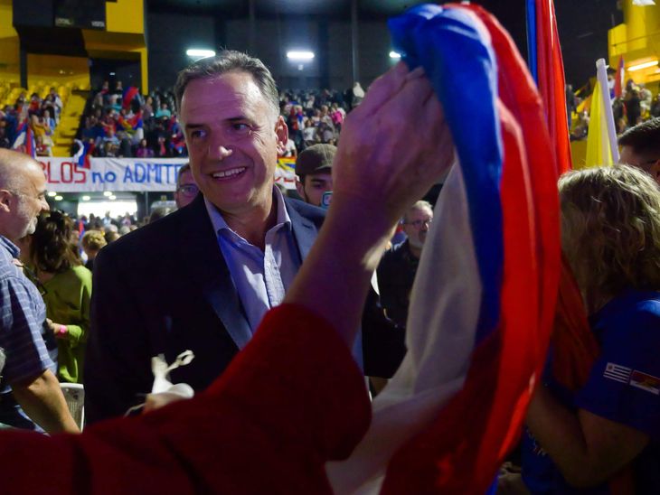 Yamandú Orsi se perfila como el candidato del Frente Amplio por la presidencia de Uruguay.